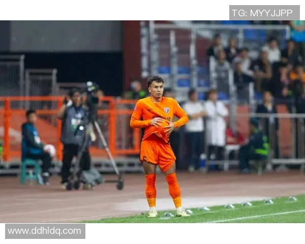 男生喜爱足球球星的背后心理与偶像崇拜现象解析 男生喜爱足球球星的背后心理与偶像崇拜现象解析