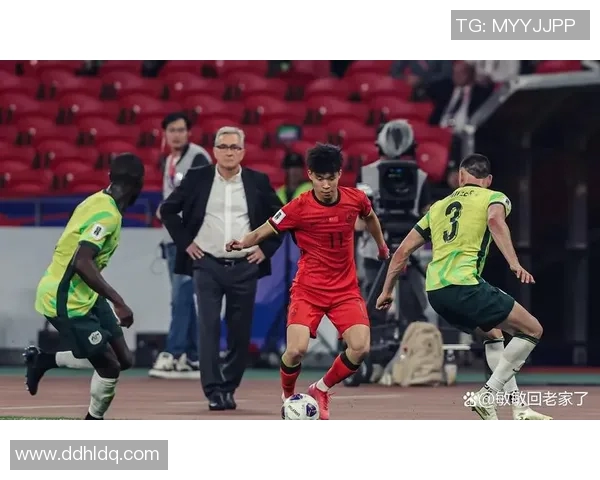 大学生背景的足球明星成长之路与成就解析 大学生背景的足球明星成长之路与成就解析